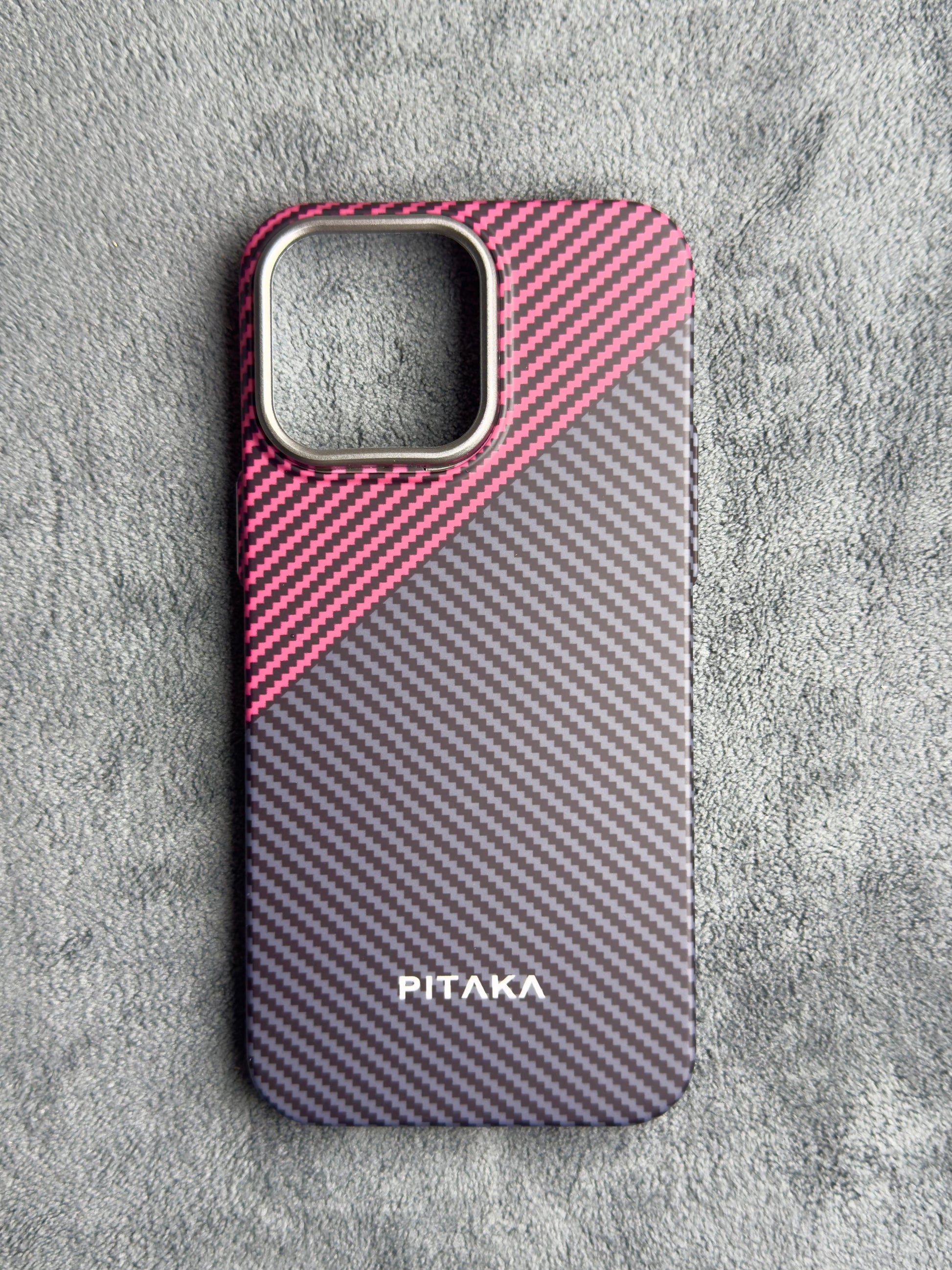 iPhone Pitaka Premium Case Carbon Fiber Edition
